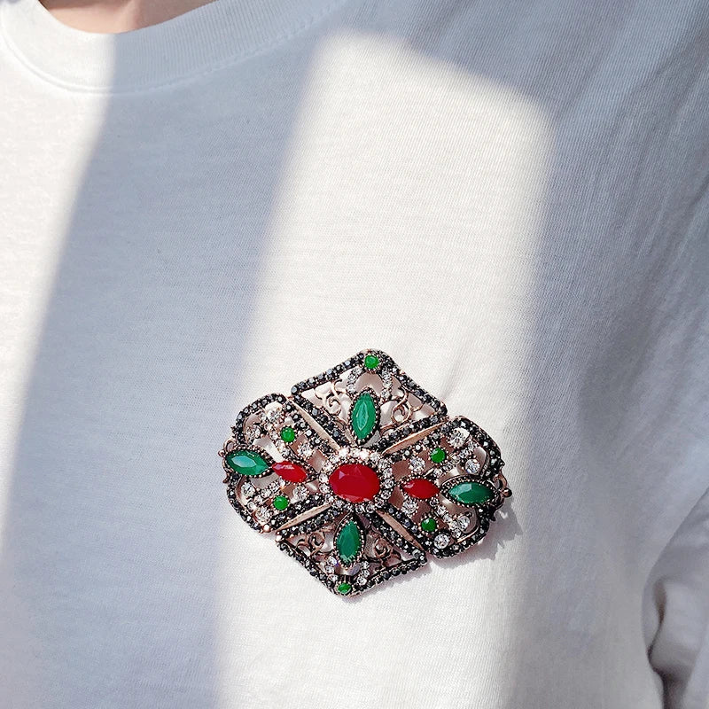 Fashion Textured 583 Gold Formal Brooch 010